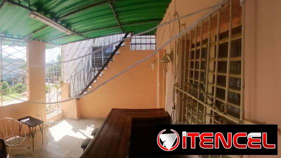 Venta o permuta de casa en Playa con 4 habitaciones ideal para dos familias de 3 niveles.