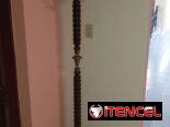 Vendo perchero antiguo de pie , madera y bronce.