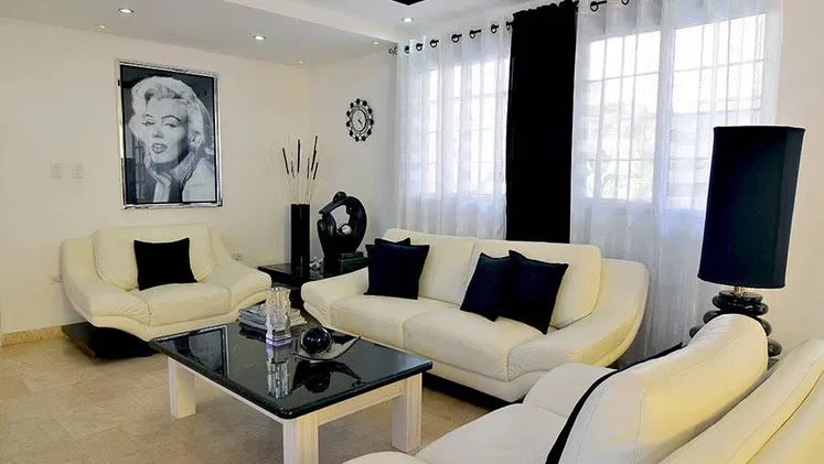📱 Mansión Exclusiva de 5 Habitaciones en el Náutico