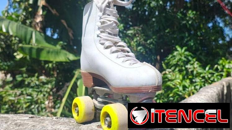 Hermosos patines, elegantes y duraderos, de uso y bien cuidados, están cosidos para reforzar