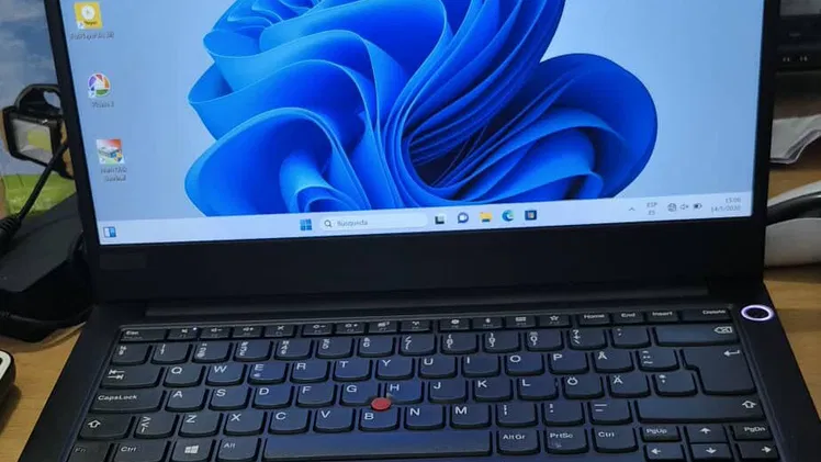 🎮⛩️Laptop Lenovo ThinkPad 14″ i3 de 10ma – de uso, en perfecto estado -💲320 USD🎸