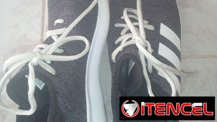 Zapatillas deportivas grises Adidas – Calzado casual con franjas blancas – Tenis atléticos unisex – Zapatillas urbanas c