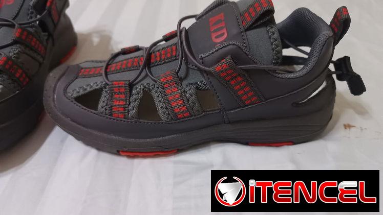 Sandalias o zapatos deportivos para niño marca SHEIN