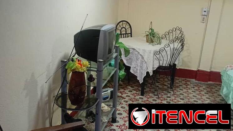 Se alquila cuarto en el vedado