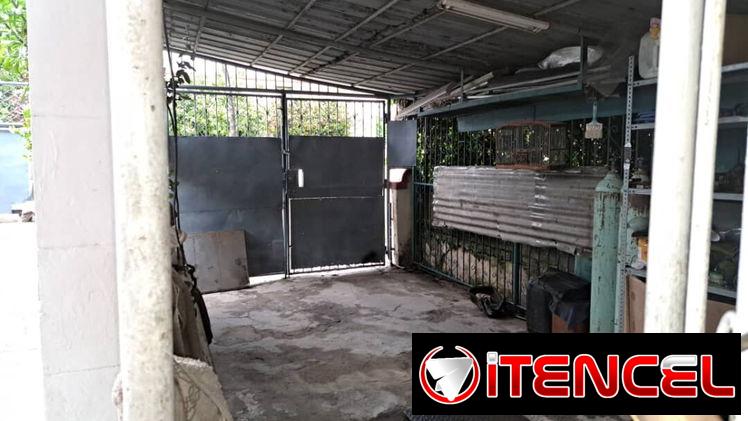 Se permuta casa con garaje en Santos Suárez