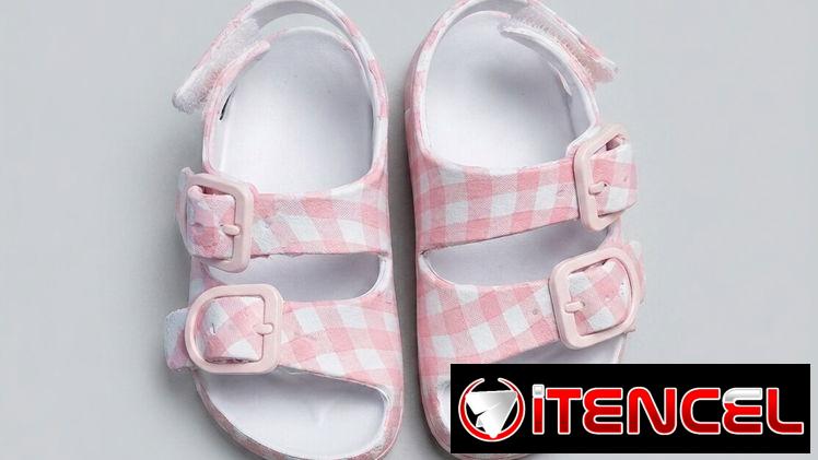 Sandalias de niña nuevas