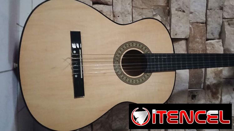 Se vende guitarra de uso bien cuidada