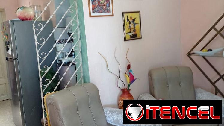 Casa 2 cuartos Playa frente calle, portal, placa libre. 30mil 53582376