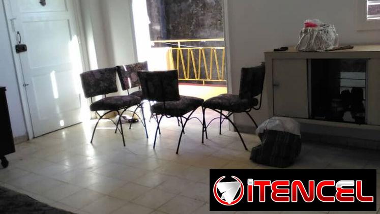 Rento apto de 1/4 muy amplio,moderno ,no se va LUZ,agua y gas siempre Capitslista, climatizado y privado