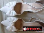 Vendo tacones blancos