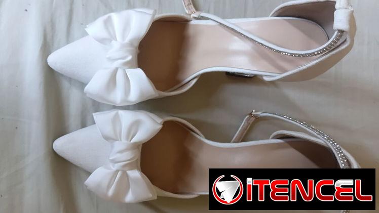 Vendo tacones blancos