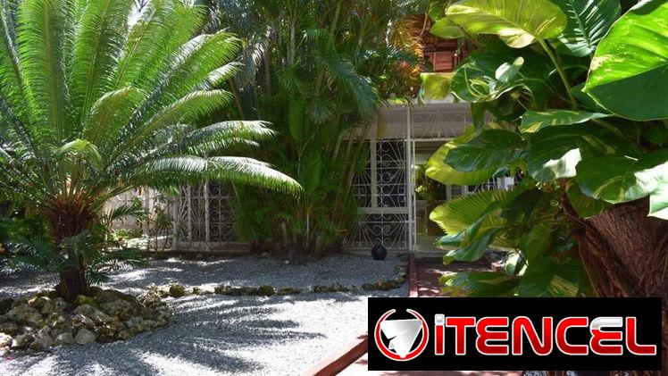 📱 Mansión Exclusiva en Miramar: 8 Habitaciones y Piscina Privada
