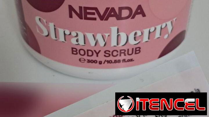 Exfoliante corporal con fragancias de Fresa y Manteca  de Karité.