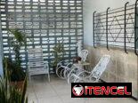 Venta de bajos de biplanta amplio en avenida Santa Amalia
