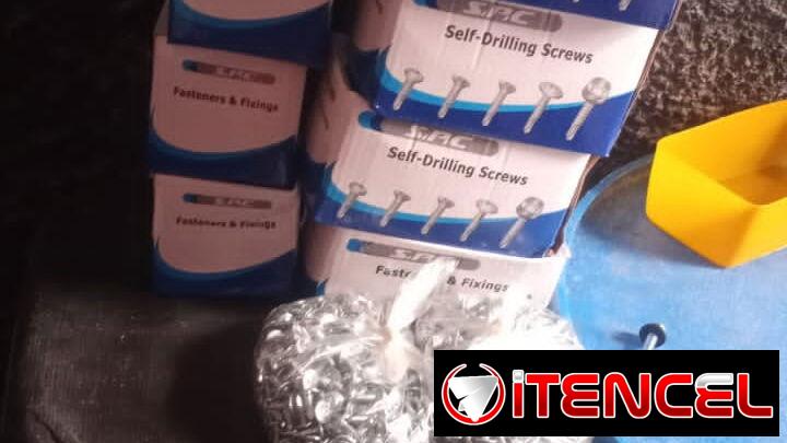 En venta tornillos para talleres de Aluminio.,solo venta por cantidad apartir de mil en 8 mn.todo en cajas, somos mipyme