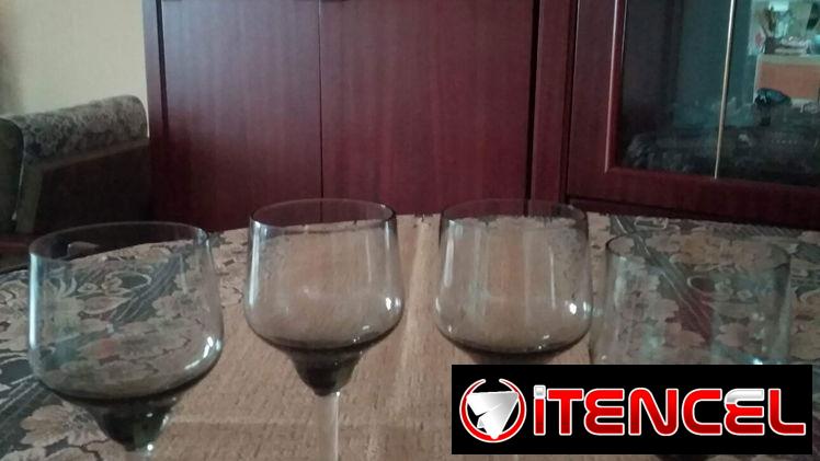 Elegantes copas vintage en color humo