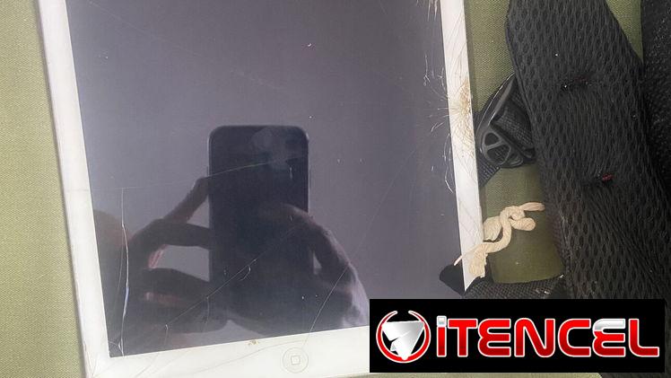 iPad/ Tablet de uso con detalles en la pantalla pero funciona bien. Precio 20 usd o euros. Playa. Al WhatsApp