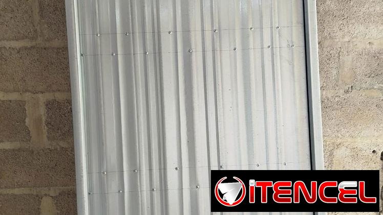 Buenas puertas garbanizadas con su yale de seguridad y sus llaves.,son super seguras y accesible en presupuesto con mens