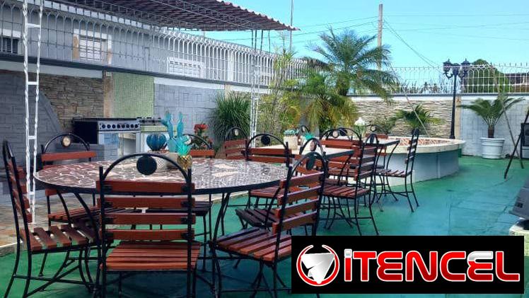Casa independiente por la carbónera 100 metros del mar