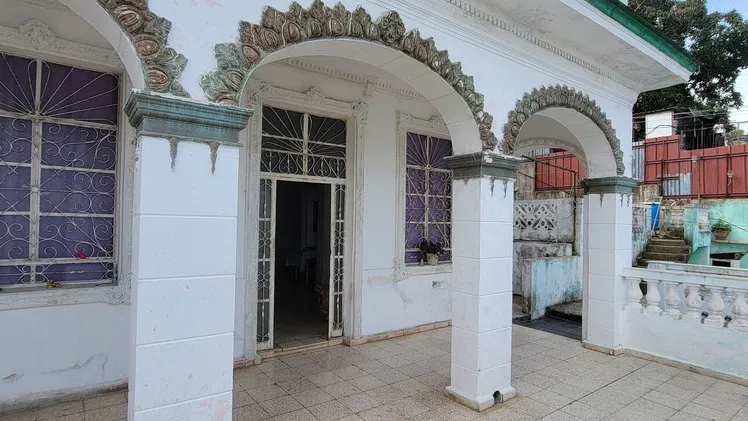 $40000 usd .En venta casa independiente de 2 plantas en Regla. 1ra Planta:1 cuarto independiente con su baño,cocina y co