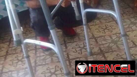 Andador para adultos, puede ser fijo o con ruedas delanteras