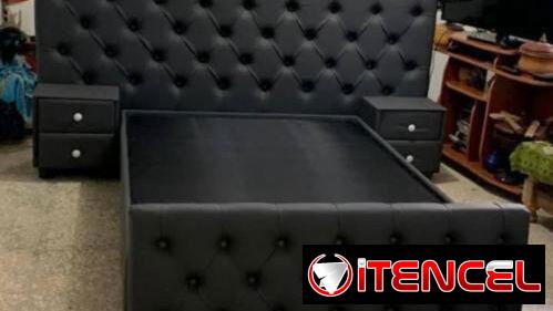 Cama Camera Tapizada con Mesitas de Noche