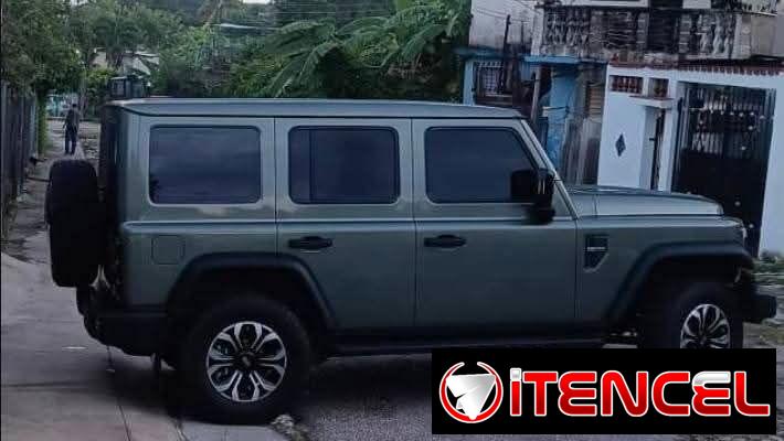 BAW 212 (land Rover Defender) 2025, motor de gasolina 2.5, con 5 mil kilómetros, automático, todos los extras