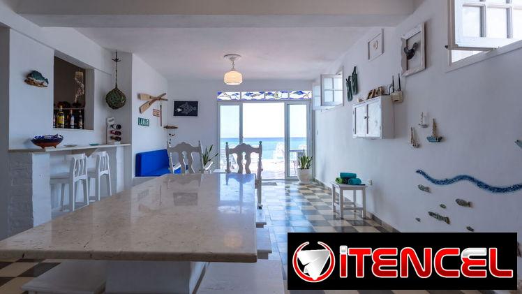 📱 Espectacular Villa de Lujo con Piscina y Salida Directa al Mar