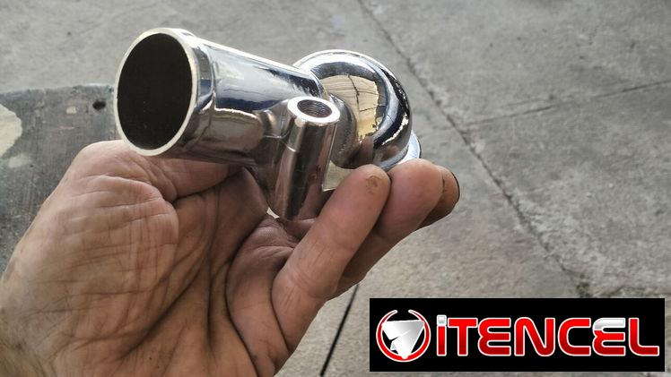 Codo salida de agua .motor V8 bloque pequeño chevy