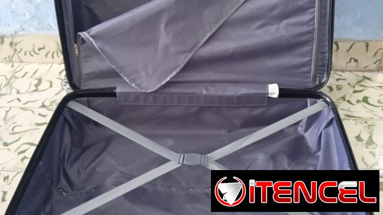 Maletas plástica 4 ruedas dobles 23 kg  capacidad 92lt