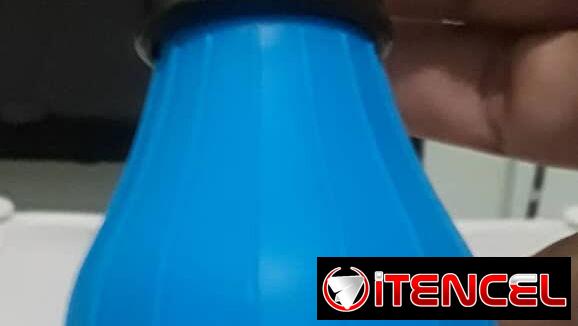 linterna en forma de bombillo