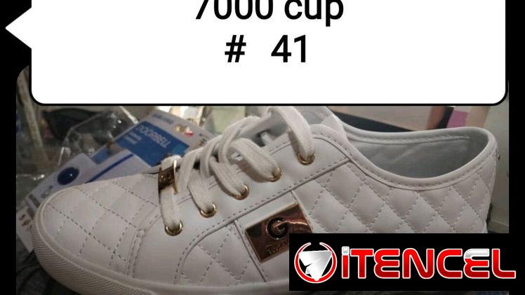 Ventas de tenis y sandalias