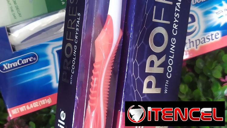 Cepillos de dientes + pasta