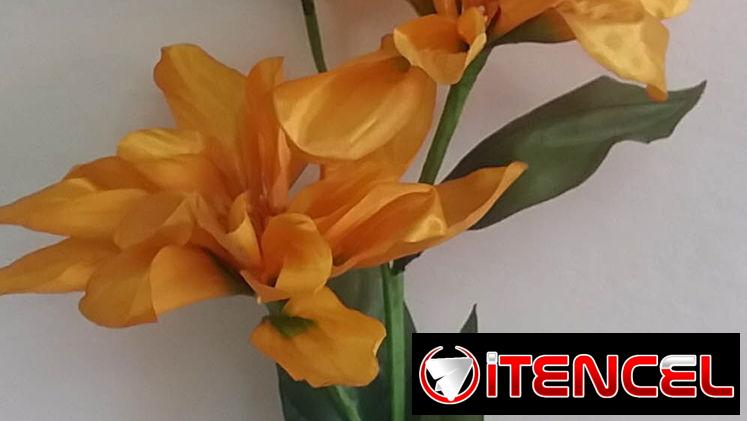Vendo Flores artificiales, espiga de 3 flores amarillas