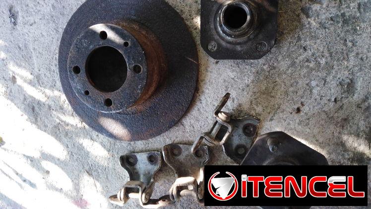 Se venden algunas piezas de uso de carro