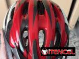 Bomba de aire y casco de bicicleta