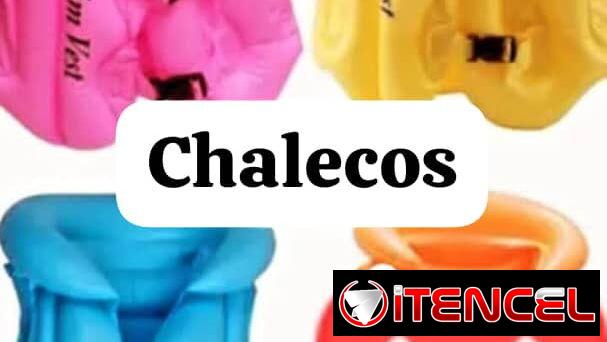 Chalecos salvavidas para niños y niñas de diferentes tallas.