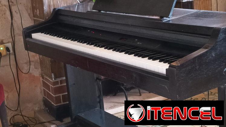 Piano Yamaha Clavinova