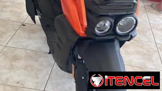 Moto automática de combustión 125cc Modelo: Avispón