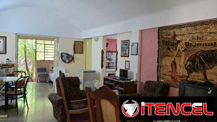 Casa de 3/4 con patio de tierra, en Alamar (HE-37)