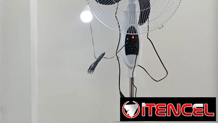‼️*Ventilador Recargable de Pedestal Marca JMD*  💠9 Velocidades  💠Incluye Panel Solar y Un Bombillo
