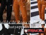 Conjuntos Originales Nike de blusa, abrigo con zipper y capucha y pantalón con bolsillos jogger unitalla le sirve a XS.