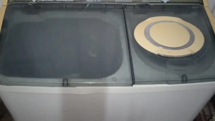 Se venden .Refrigerador, TV,Lavadora.Tasas de cristal.