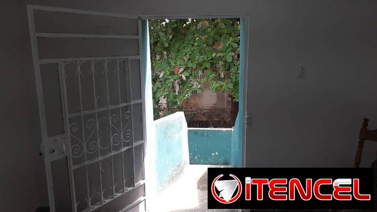 Se rentan 2 apartamentos en línea y B , vedado