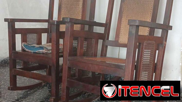 Se venden sillones de caoba antiguos en perfecto estado.