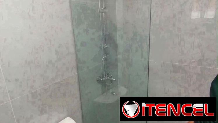 Paño fijo de cristal para baño