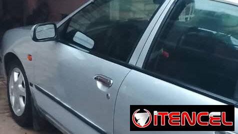 NISSAN Primera / 1995 / fuel injection / 16 valvulas / detalles de pintura