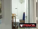 Casa en interior, 5 cuartos, 4 baños + piscina, 2 entradas independientes. Cerca de Santa Catalina y 10 de Octubre