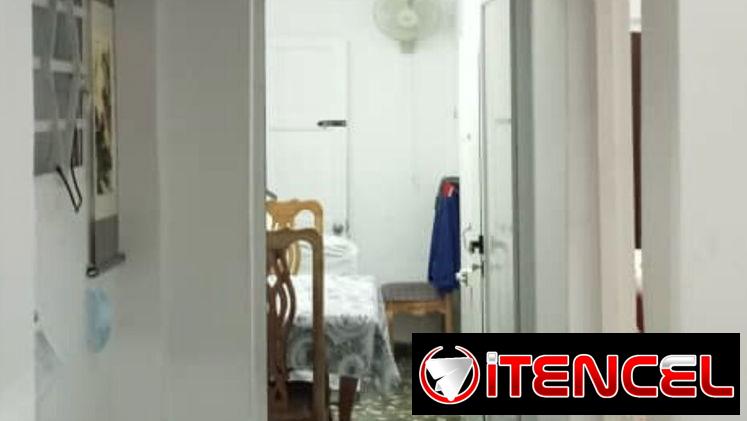Casa en interior, 5 cuartos, 4 baños + piscina, 2 entradas independientes. Cerca de Santa Catalina y 10 de Octubre