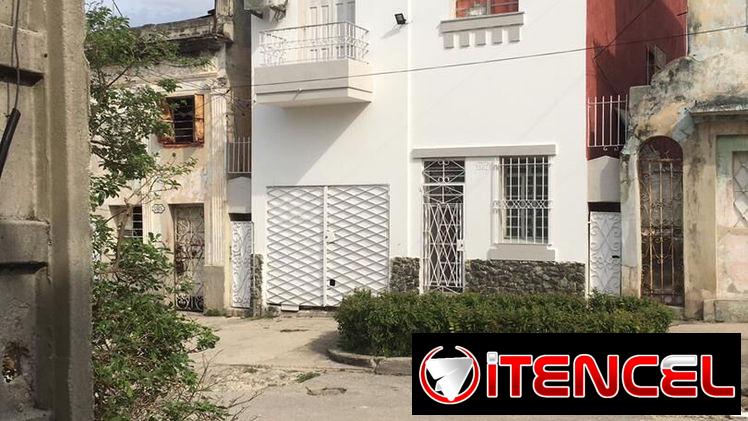 Casa independiente biplanta cn garage y piscina.lawton